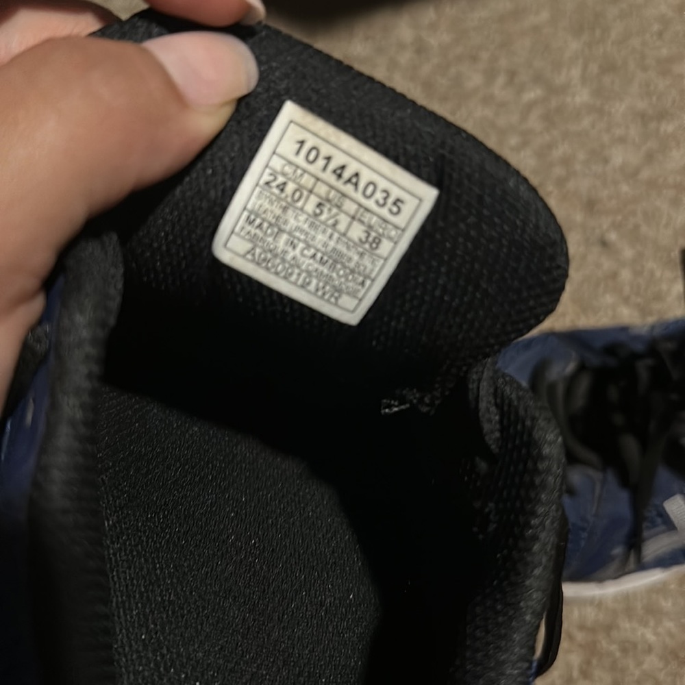 ASICS - Picture 5 of 5